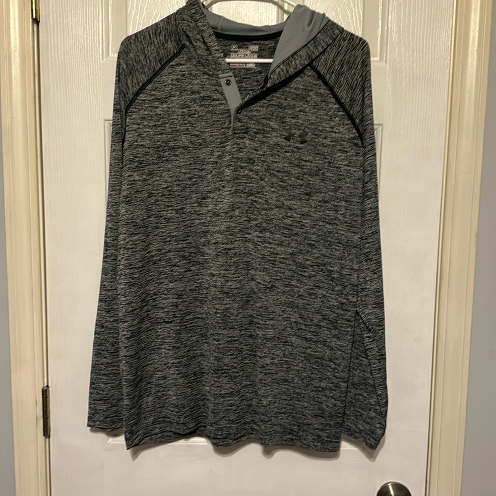 Under Armour men’s long sleeve hooded shirt, size large, new condition